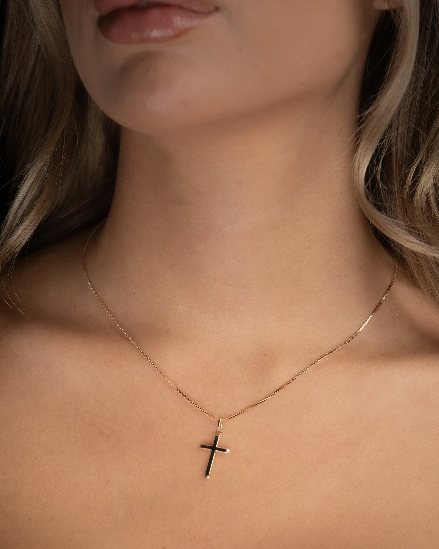 Cross necklace - 18K Gold